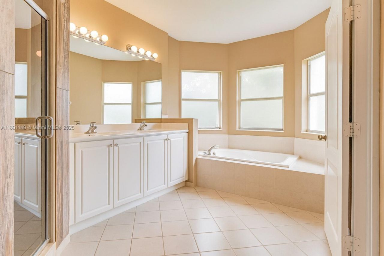 204 NE 32nd Ter, Homestead, FL 33033 Photo