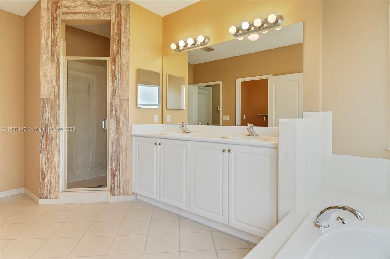 204 NE 32nd Ter, Homestead, FL 33033 Photo