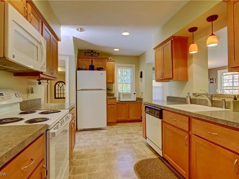 2763 Derbyshire Road, Cleveland, OH 44106 Photo 8