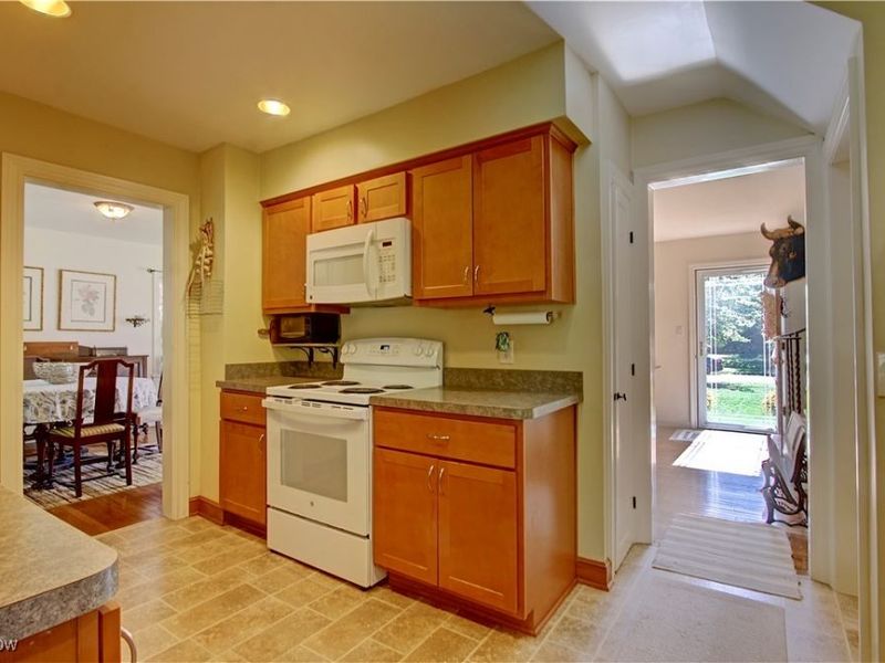 2763 Derbyshire Road, Cleveland, OH 44106 Photo 9