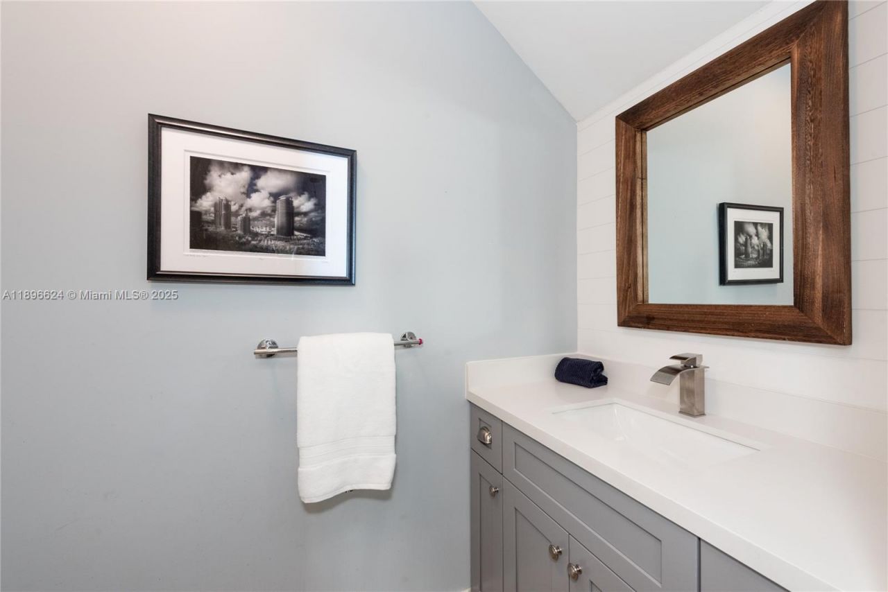 3056 New York St, Unit 3056, Miami, FL 33133 Photo