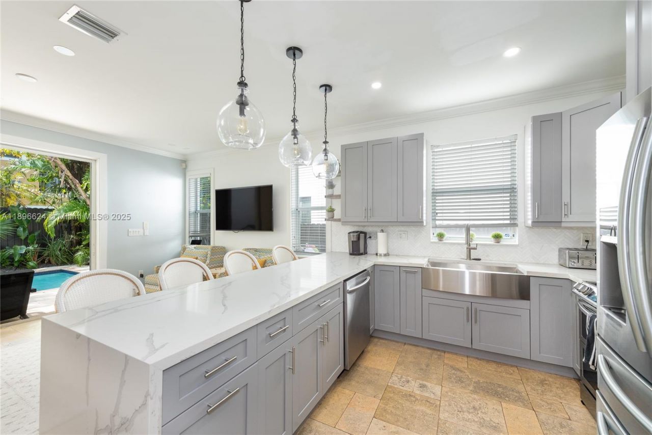 3056 New York St, Unit 3056, Miami, FL 33133 Photo