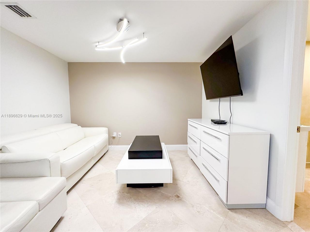 1850 S Ocean Dr, Unit 3308, Hallandale Beach, FL 33009 Photo