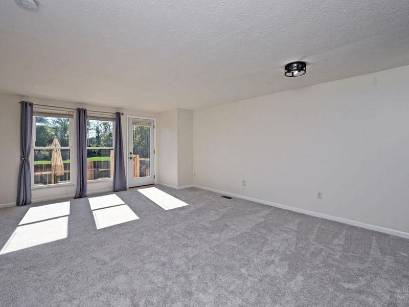 1055 Stratford Court, Unit 33, Loveland, OH 45140 Photo 12