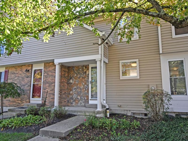 1055 Stratford Court, Unit 33, Loveland, OH 45140 Photo 2