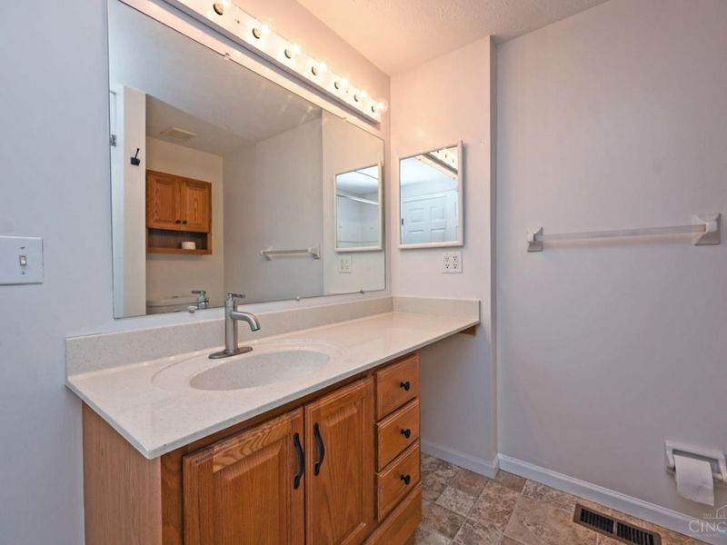 1055 Stratford Court, Unit 33, Loveland, OH 45140 Photo 25