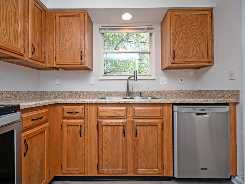 1055 Stratford Court, Unit 33, Loveland, OH 45140 Photo 7