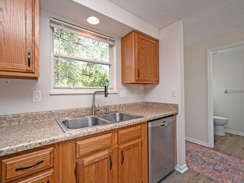 1055 Stratford Court, Unit 33, Loveland, OH 45140 Photo 8