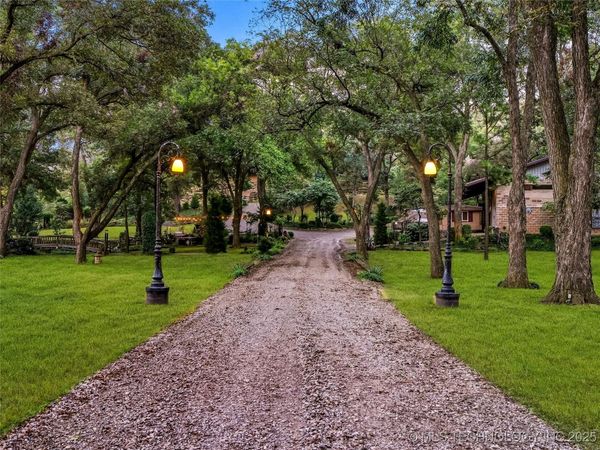 21461 E Apache Street , Catoosa, OK 74015