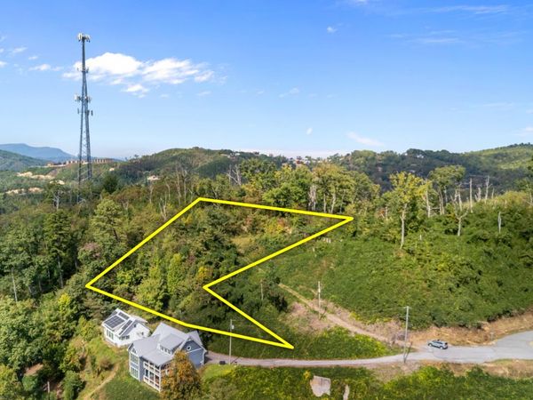 674 Woodland Drive, Gatlinburg, TN 37738