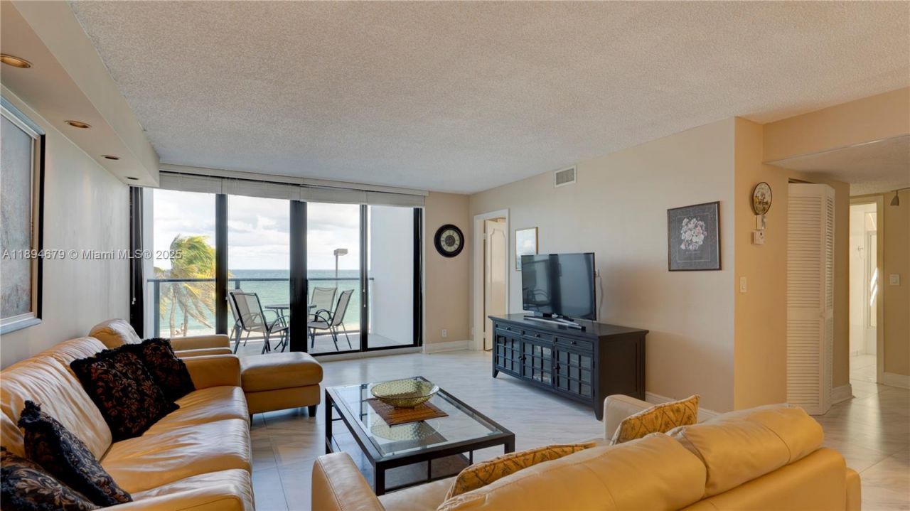 2301 S Ocean Dr, Unit 301, Hollywood, FL 33019 Photo