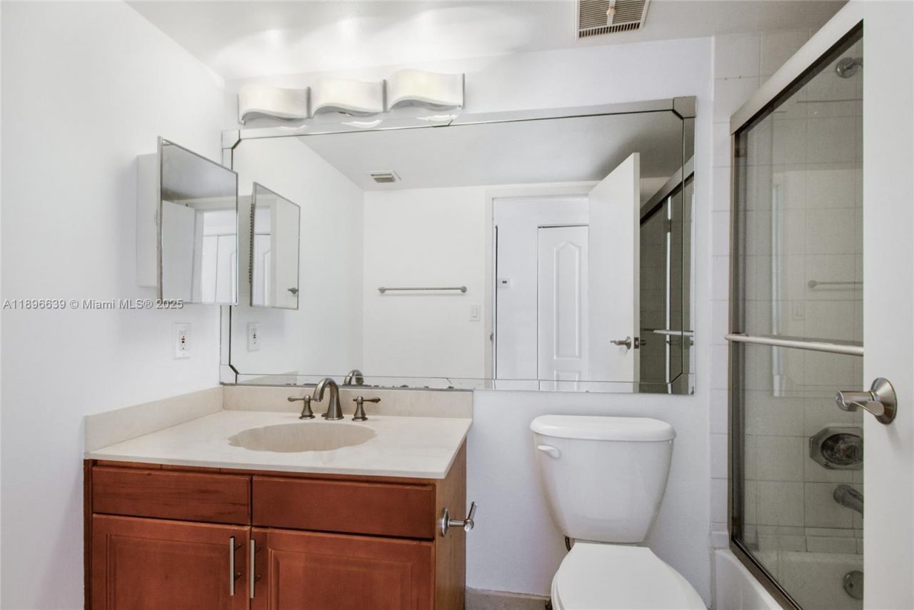 7601 E Treasure Dr, Unit 1219, North Bay Village, FL 33141 Photo