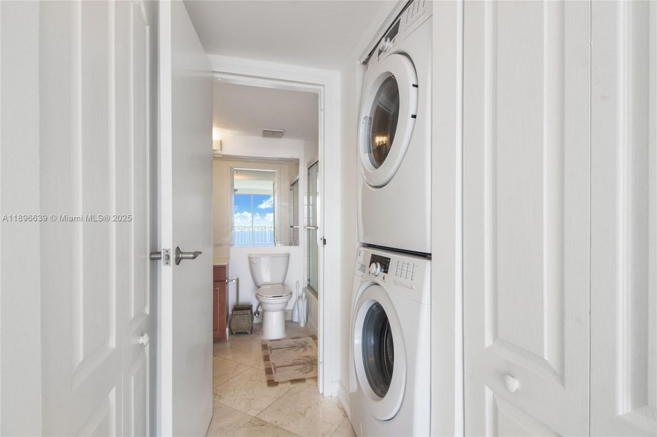 7601 E Treasure Dr, Unit 1219, North Bay Village, FL 33141 Photo