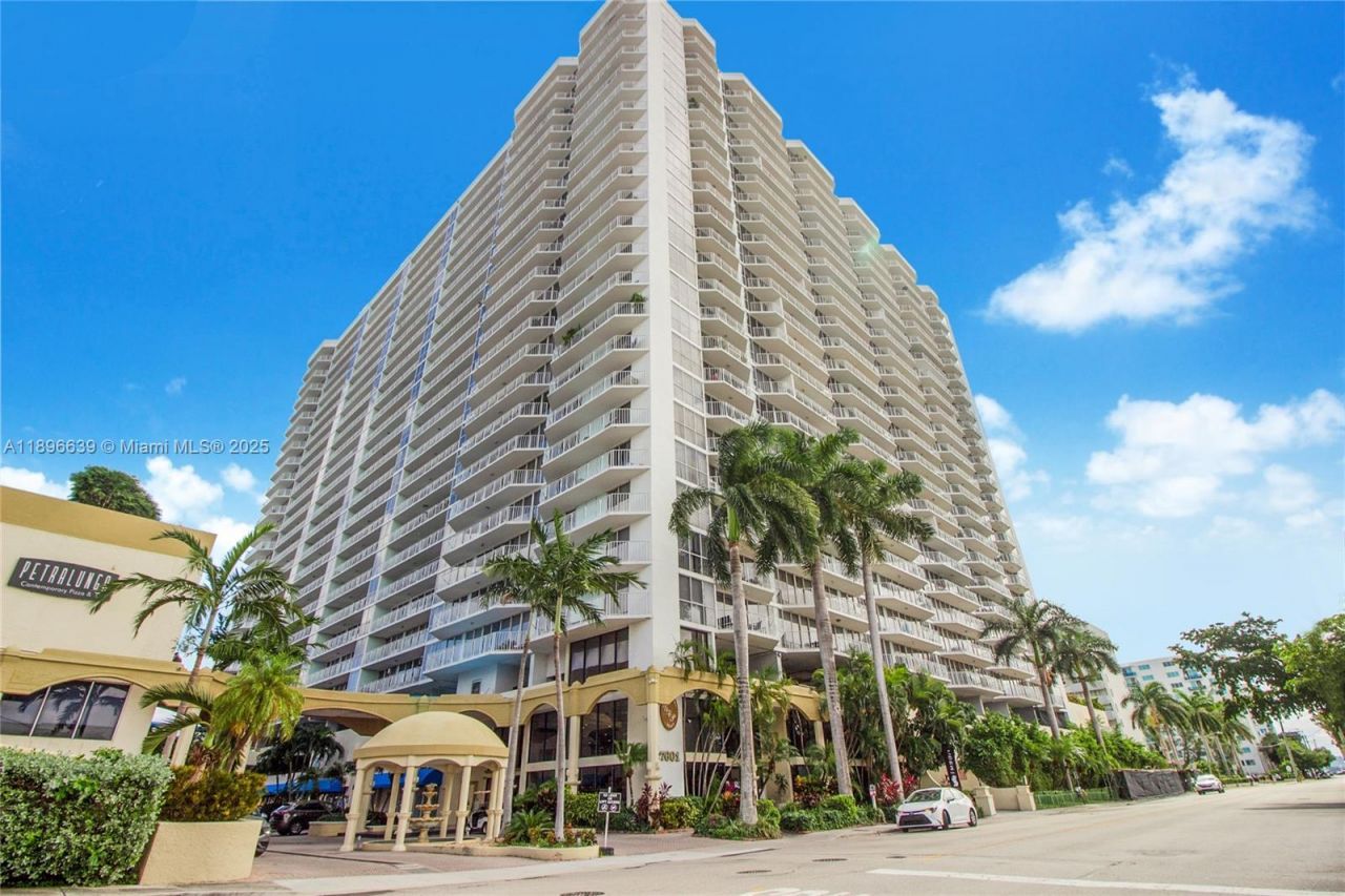 7601 E Treasure Dr, Unit 1219, North Bay Village, FL 33141 Photo