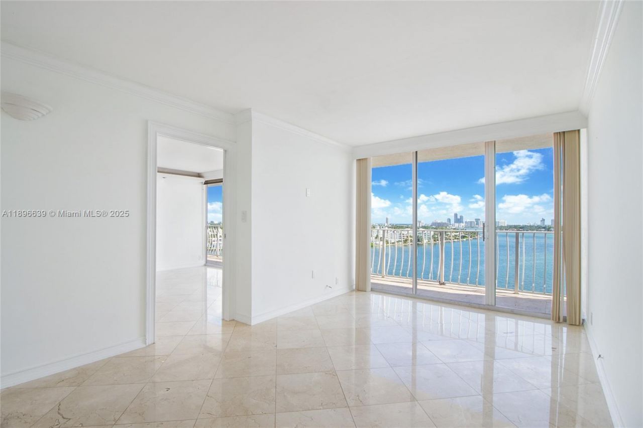 7601 E Treasure Dr, Unit 1219, North Bay Village, FL 33141 Photo