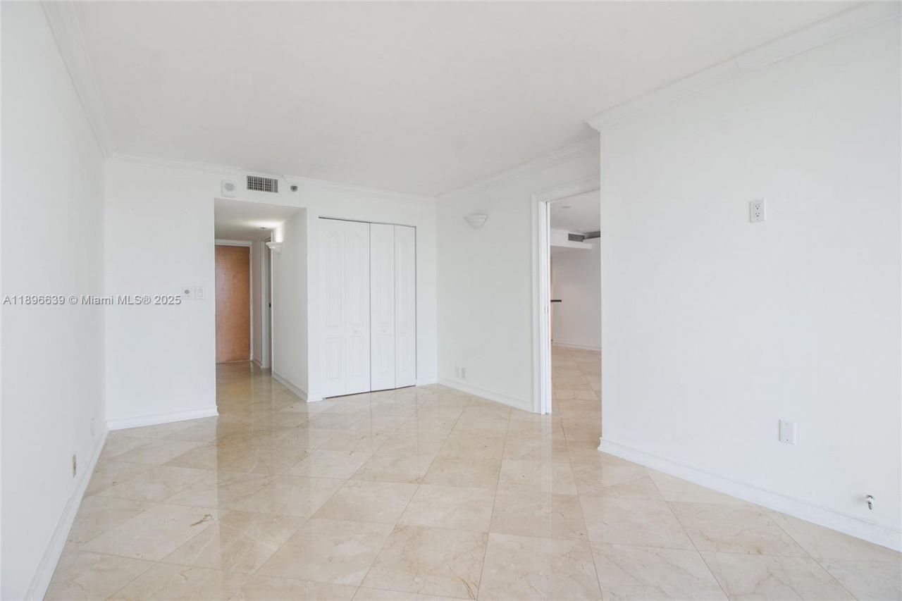 7601 E Treasure Dr, Unit 1219, North Bay Village, FL 33141 Photo