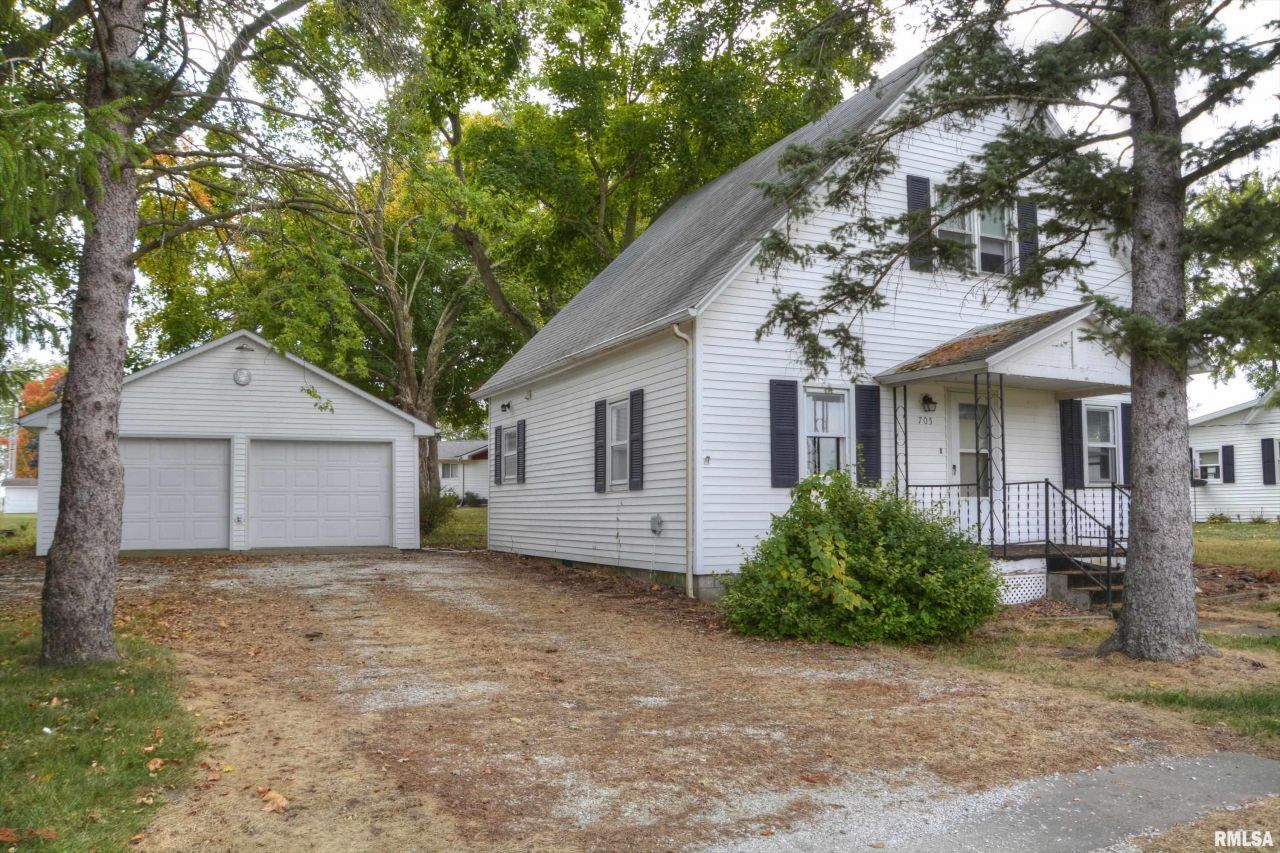 705 W Adams Street, Blandinsville, IL 61420 Main Photo