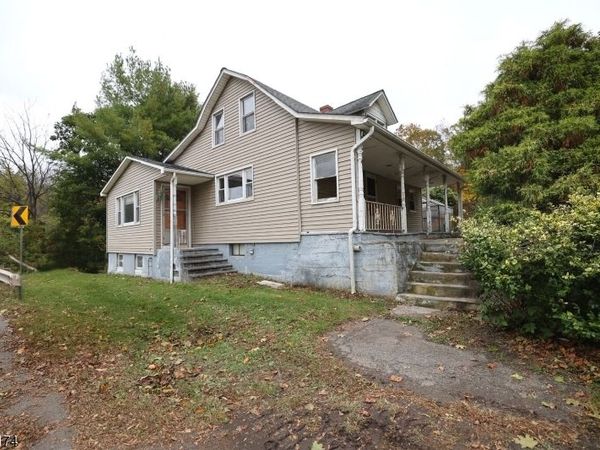 994 Limecrest Rd, Andover, NJ 07848