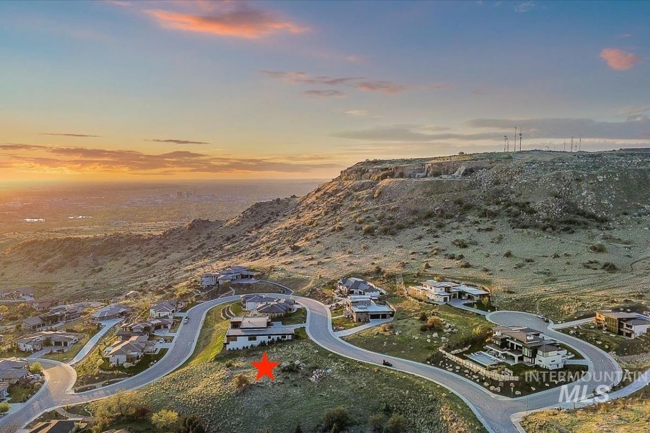 3651 E Clarion Dr, Boise, ID 83712 Main Photo