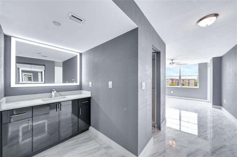 1100 Saint Charles Place, Unit 708, Pembroke Pines, FL 33026 Photo