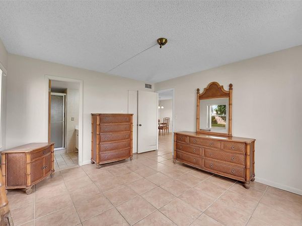 9261 Sunrise Lakes Boulevard, Unit 112, Sunrise, FL 33322
