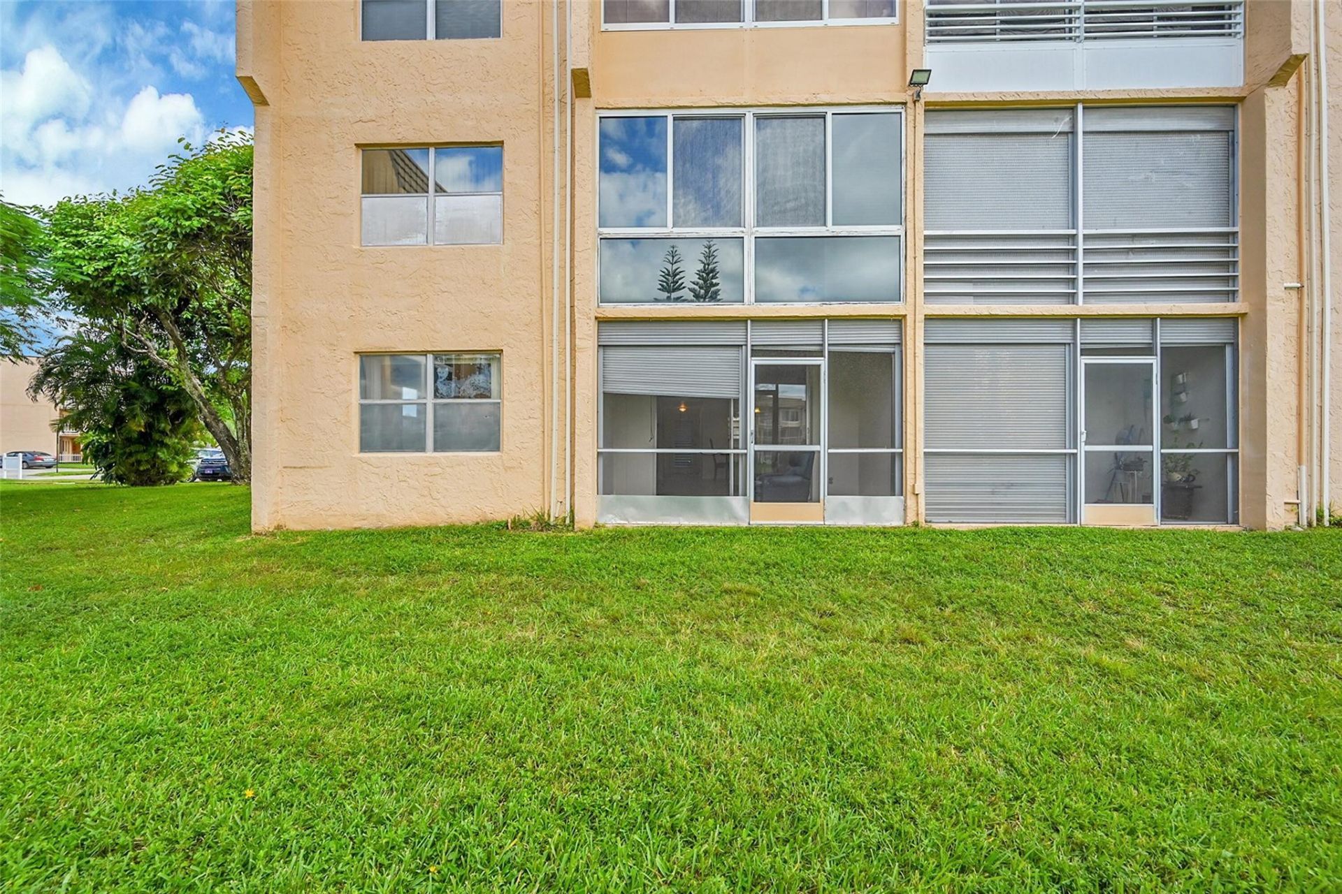 9261 Sunrise Lakes Boulevard, Unit 112, Sunrise, FL 33322 Photo