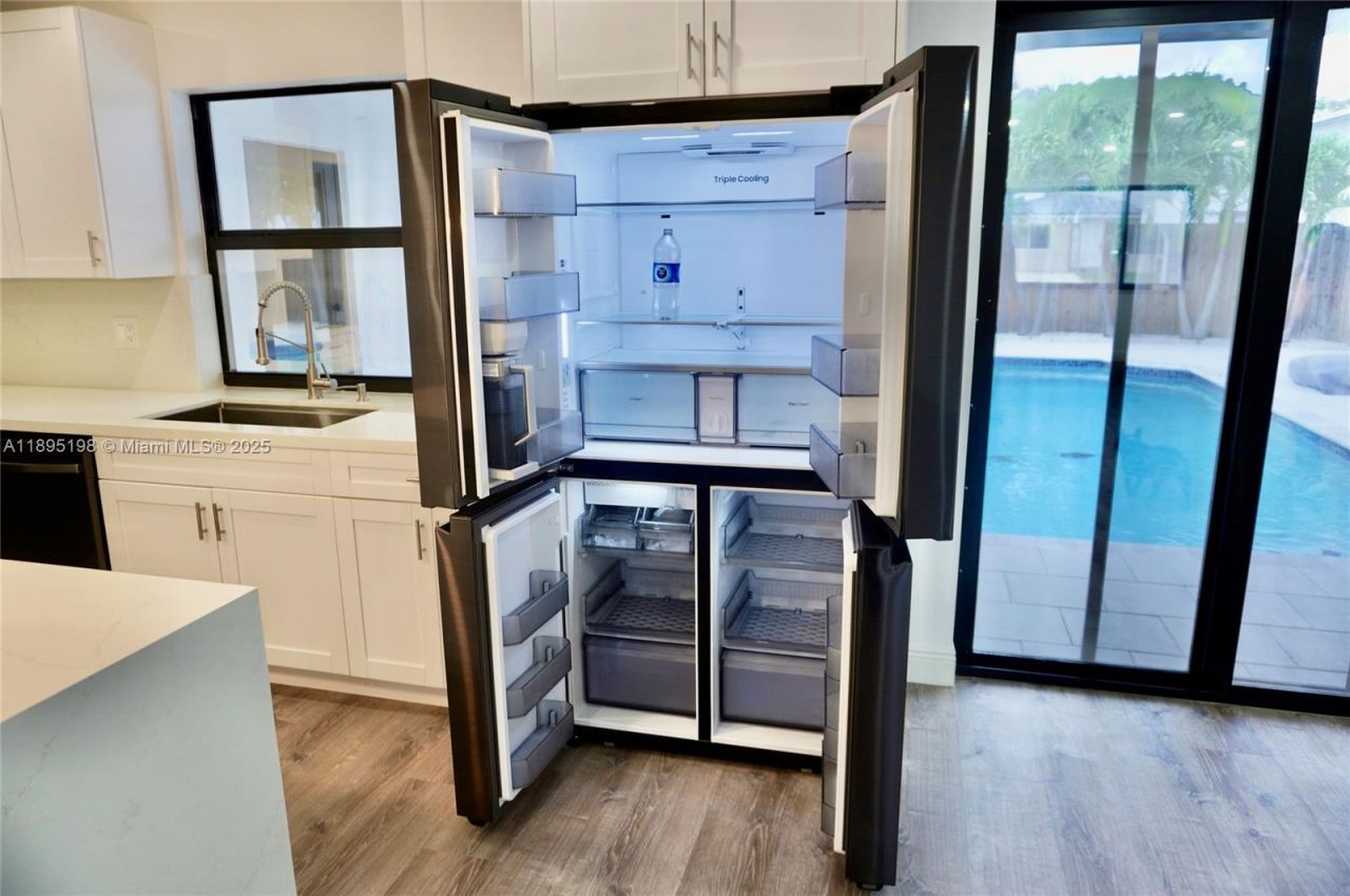 7321 Allen Dr, Hollywood, FL 33024 Photo