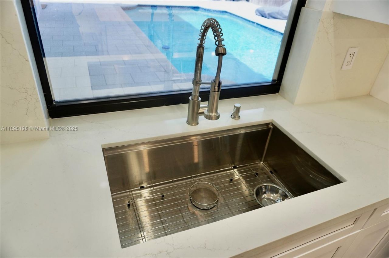 7321 Allen Dr, Hollywood, FL 33024 Photo