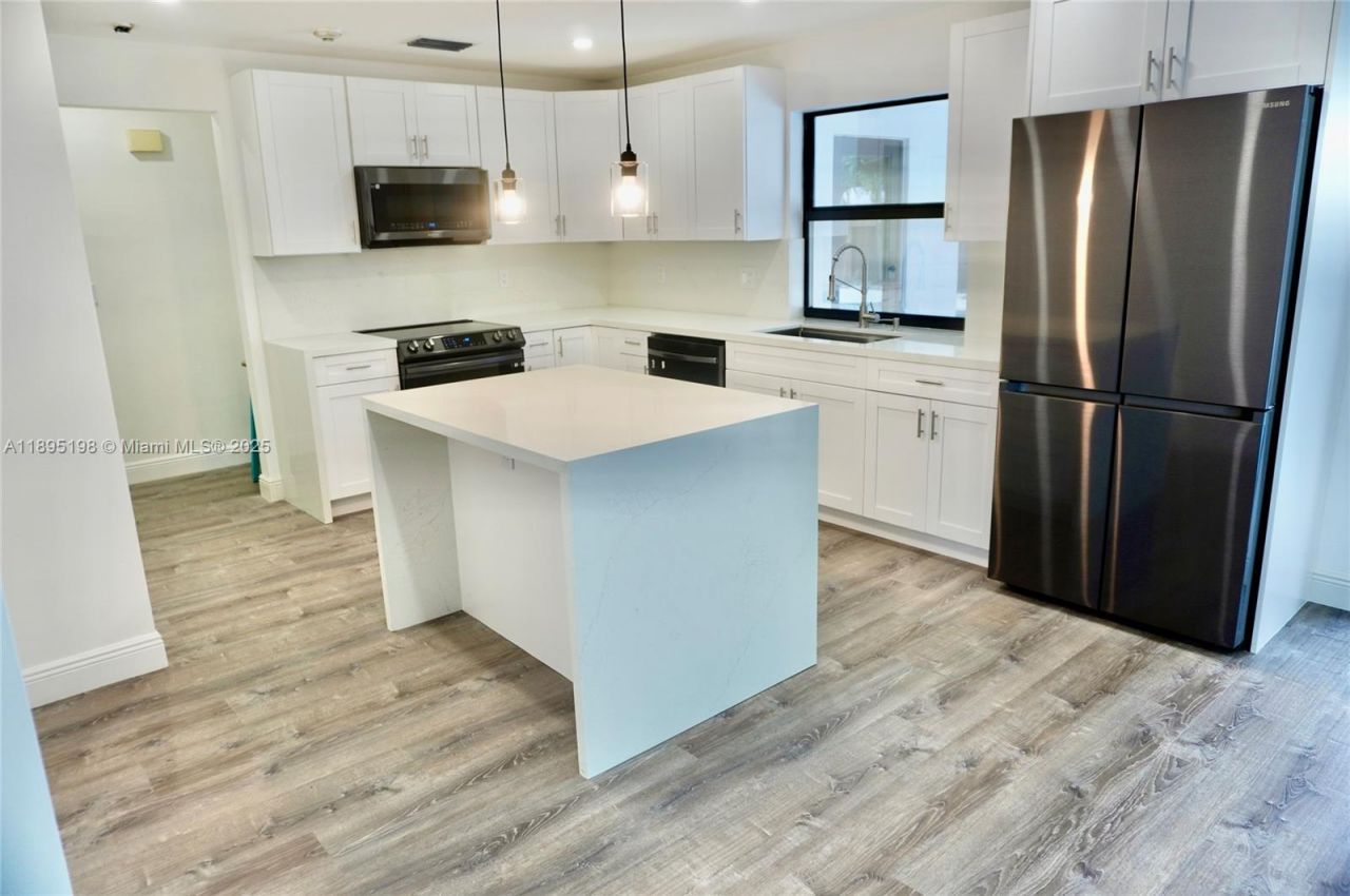 7321 Allen Dr, Hollywood, FL 33024 Photo