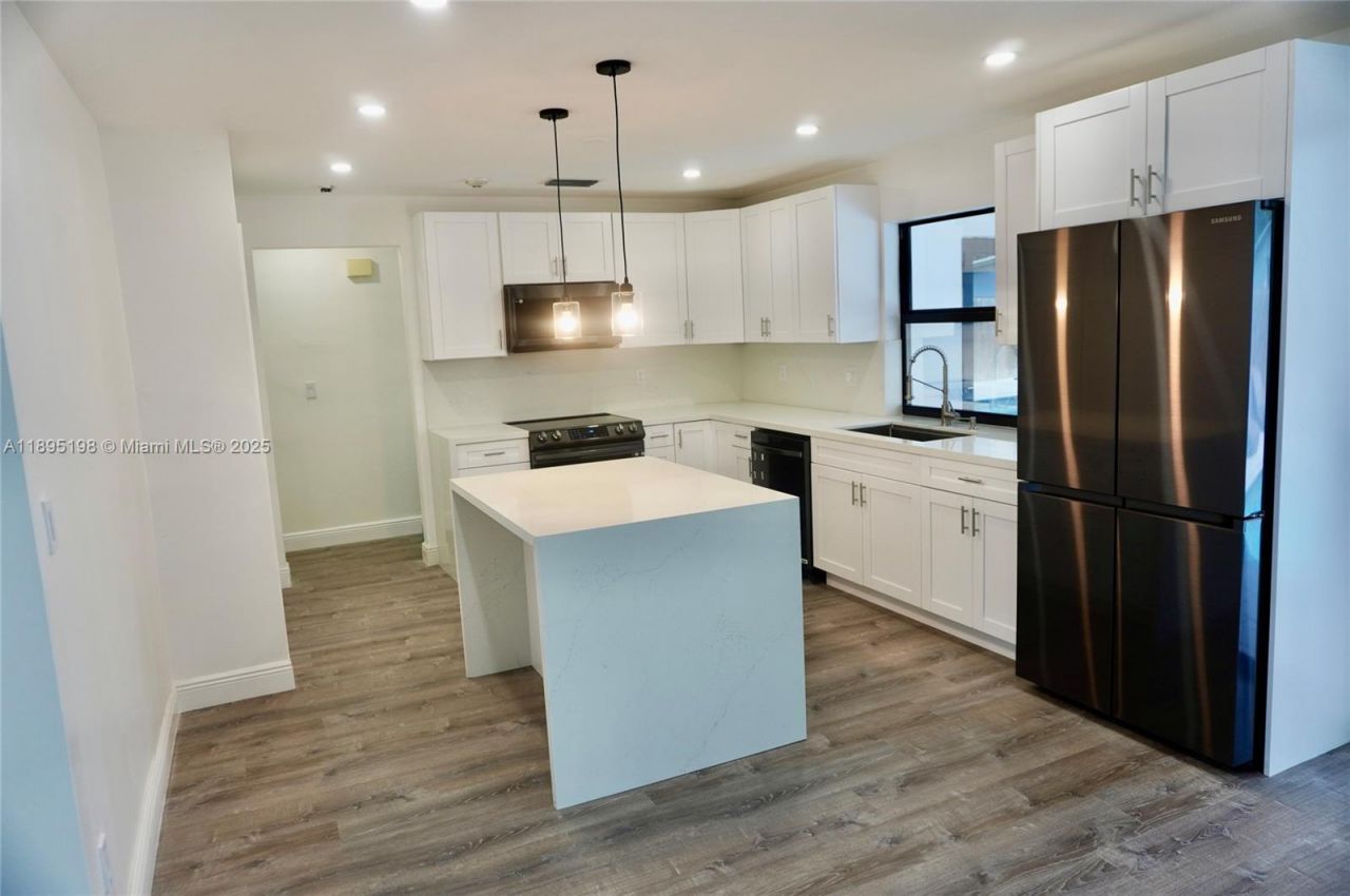 7321 Allen Dr, Hollywood, FL 33024 Photo