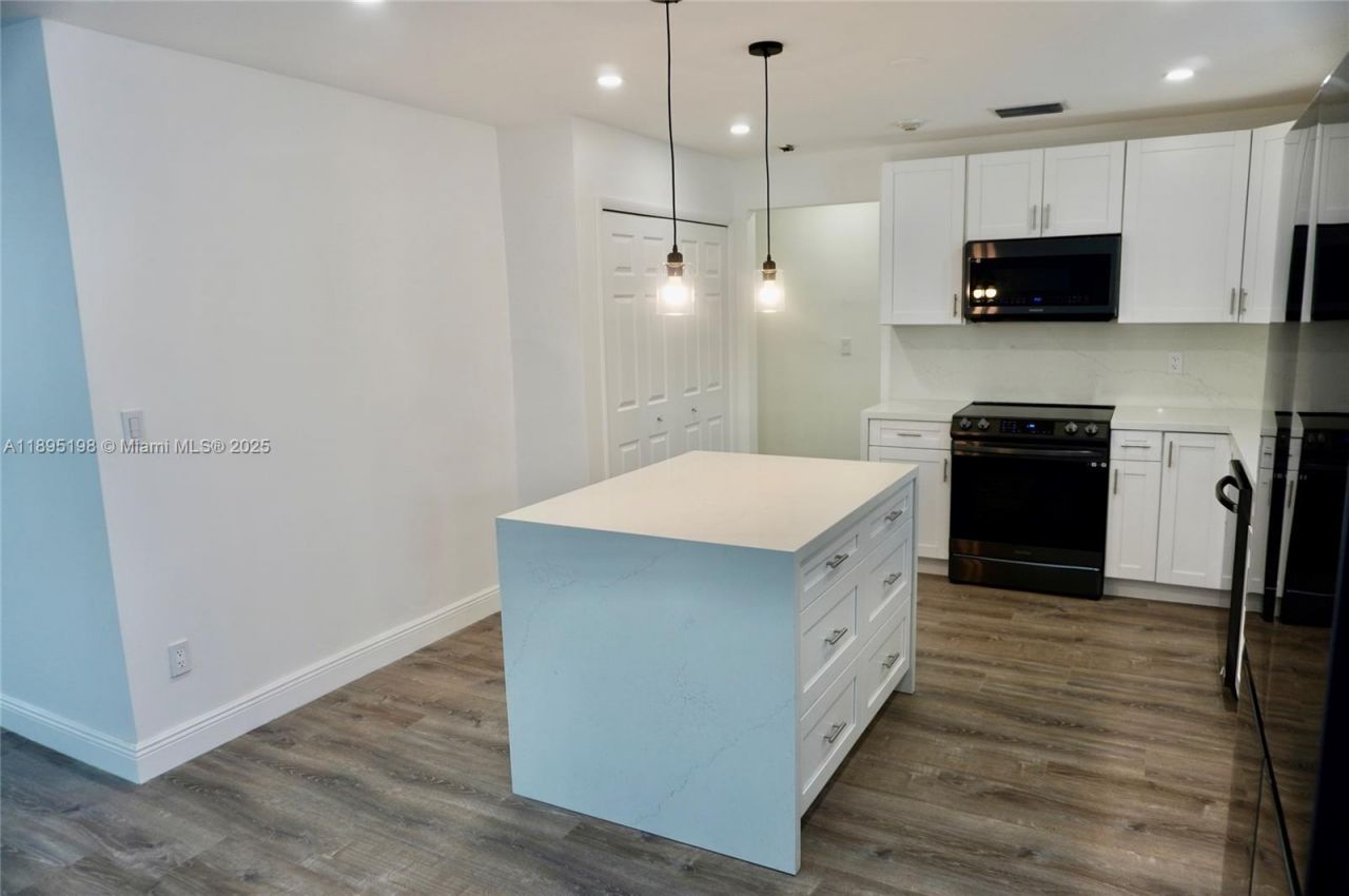 7321 Allen Dr, Hollywood, FL 33024 Photo