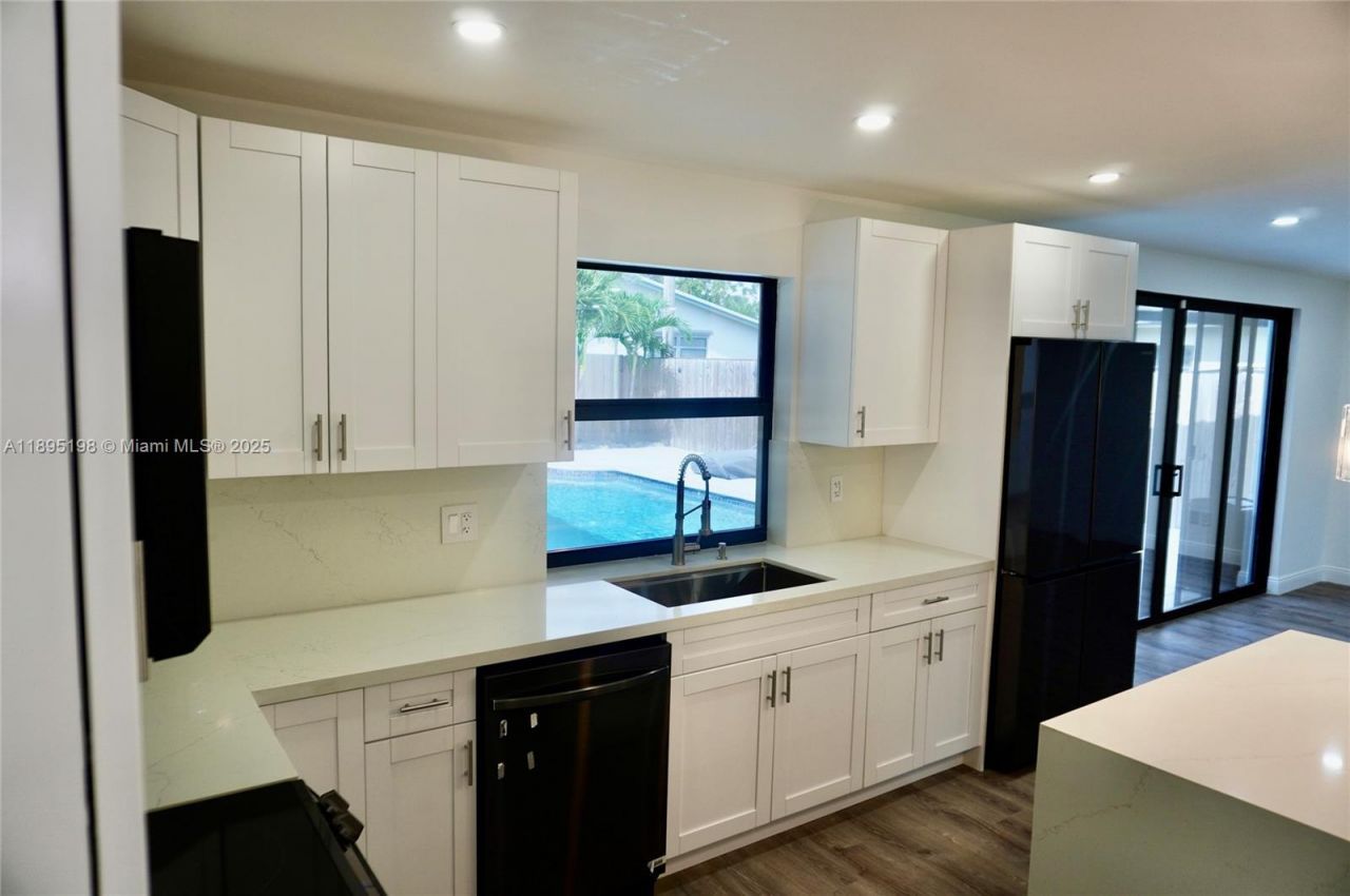 7321 Allen Dr, Hollywood, FL 33024 Photo