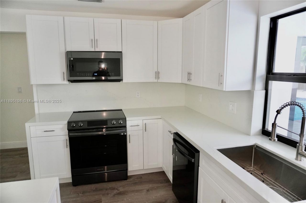 7321 Allen Dr, Hollywood, FL 33024 Photo