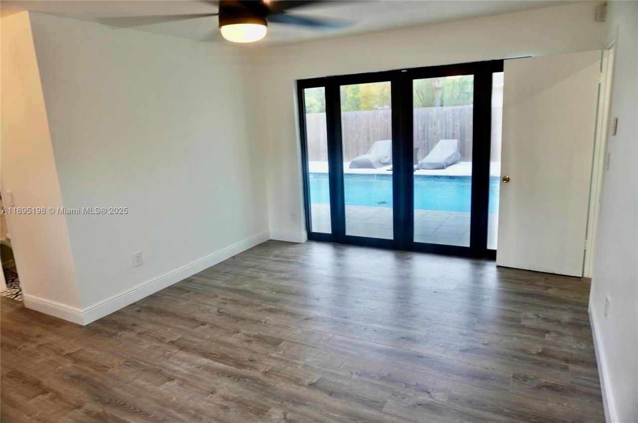 7321 Allen Dr, Hollywood, FL 33024 Photo