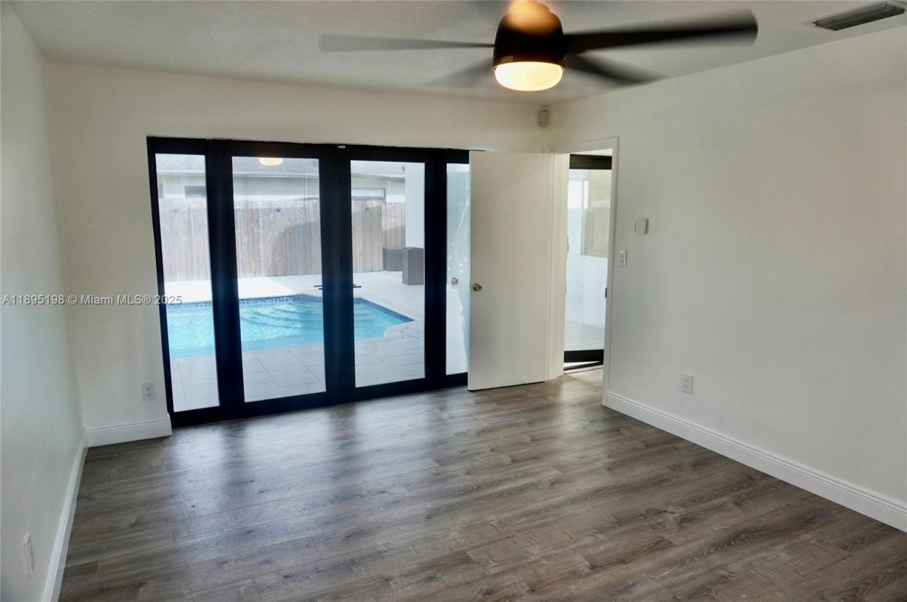 7321 Allen Dr, Hollywood, FL 33024 Photo