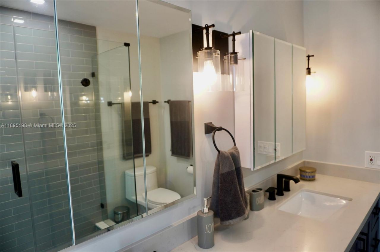 7321 Allen Dr, Hollywood, FL 33024 Photo