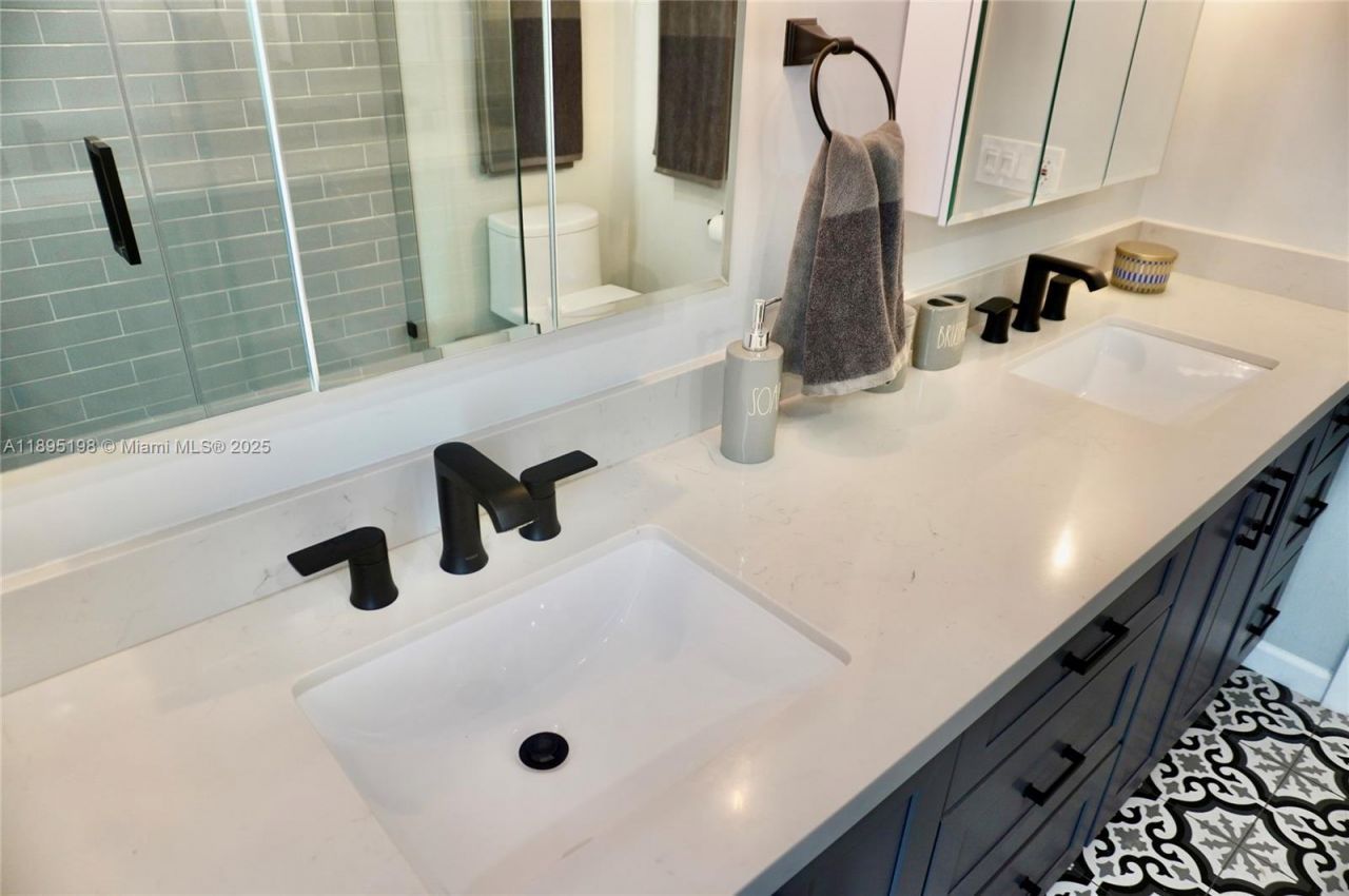 7321 Allen Dr, Hollywood, FL 33024 Photo