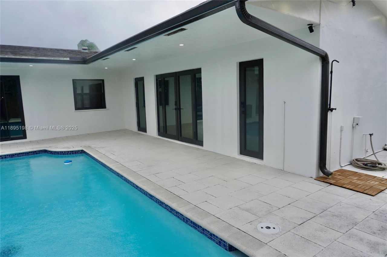 7321 Allen Dr, Hollywood, FL 33024 Photo