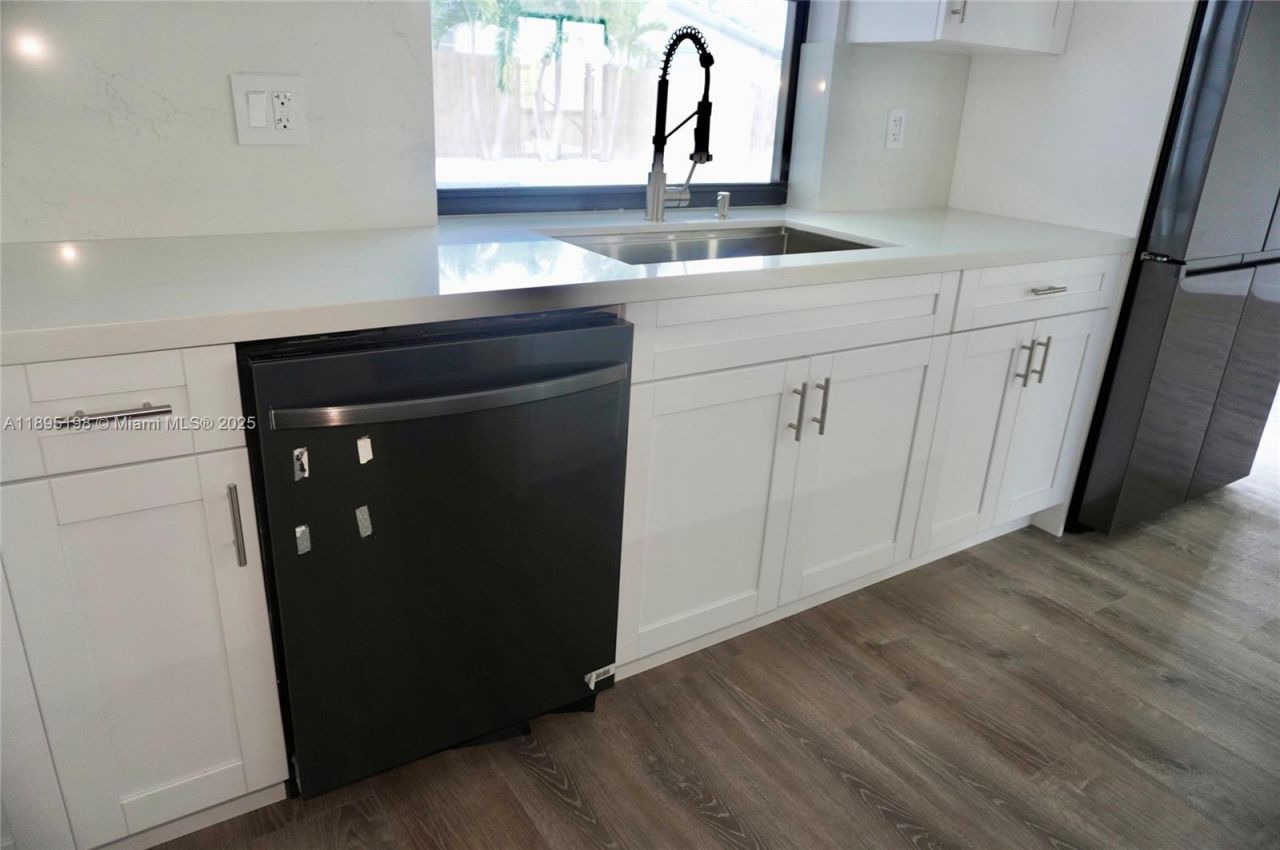 7321 Allen Dr, Hollywood, FL 33024 Photo