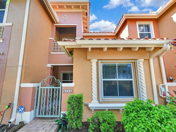 5844 Siena Ln, Hollywood, FL 33021