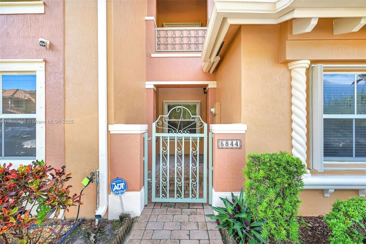 5844 Siena Ln, Hollywood, FL 33021 Photo