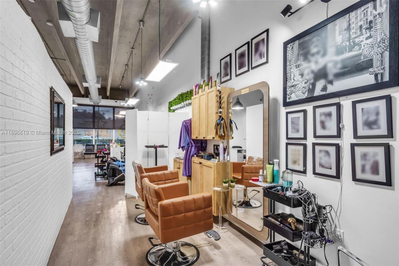 5737 SW 8th St, Miami, FL 33144 Photo