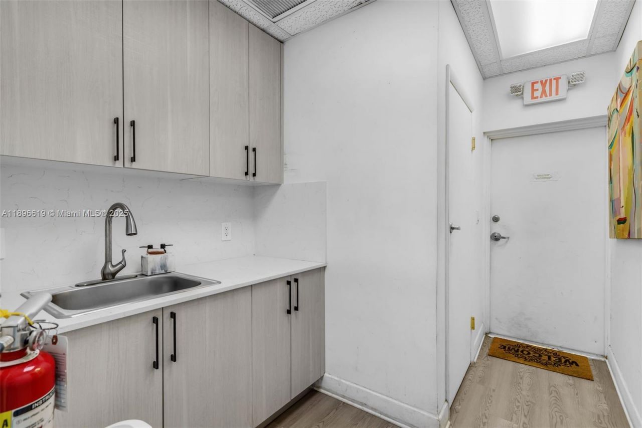 5737 SW 8th St, Miami, FL 33144 Photo