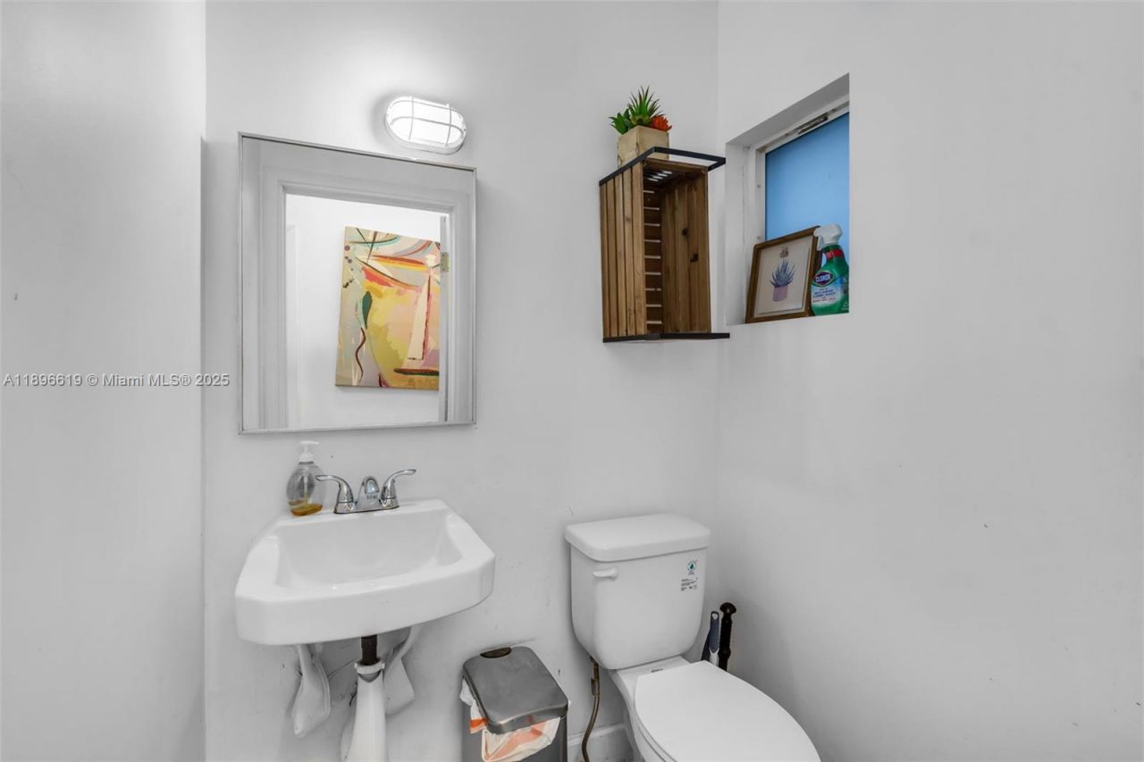 5737 SW 8th St, Miami, FL 33144 Photo