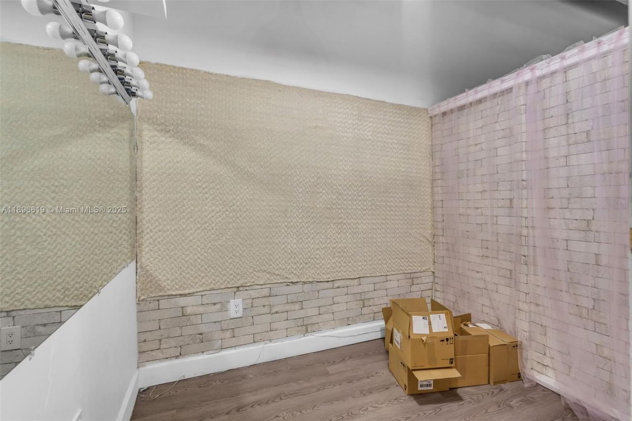 5737 SW 8th St, Miami, FL 33144 Photo