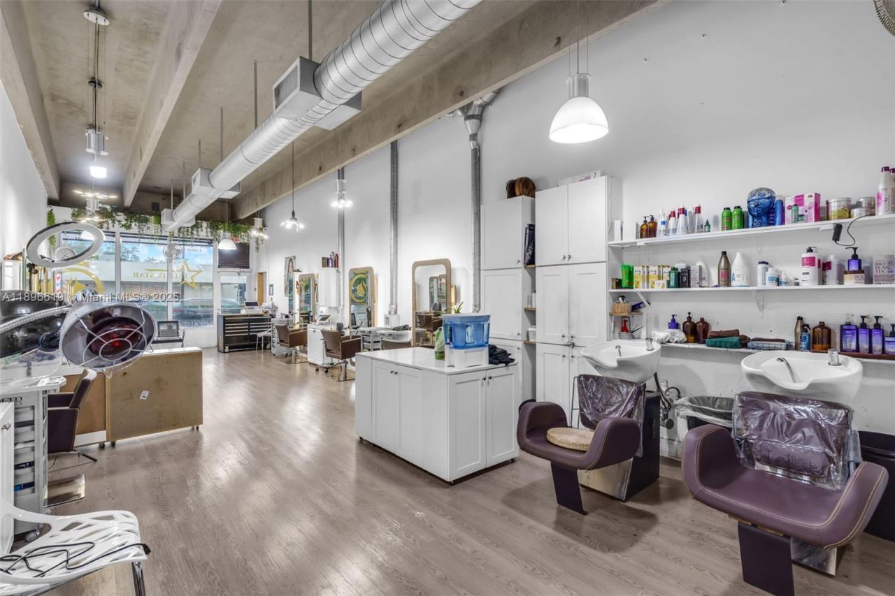 5737 SW 8th St, Miami, FL 33144 Photo