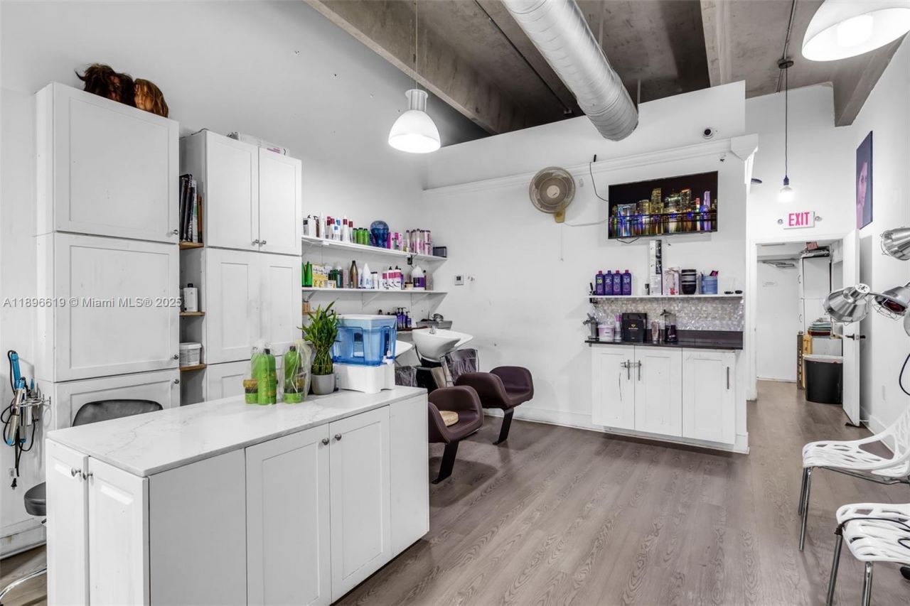 5737 SW 8th St, Miami, FL 33144 Photo