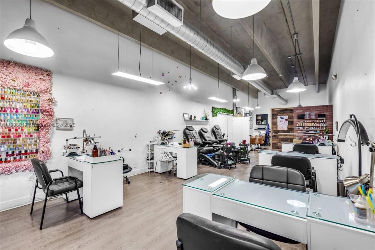 5737 SW 8th St, Miami, FL 33144 Photo