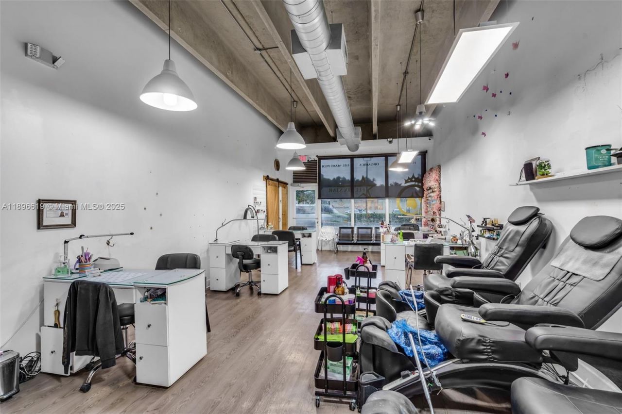 5737 SW 8th St, Miami, FL 33144 Photo