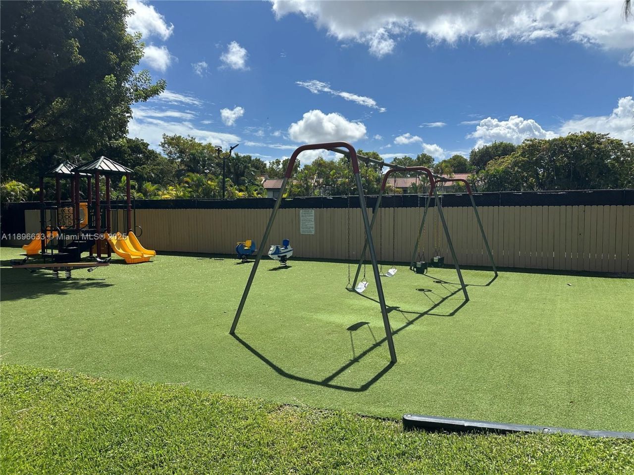 3730 NW Alcantara Ave, Unit 69-F, Doral, FL 33178 Photo